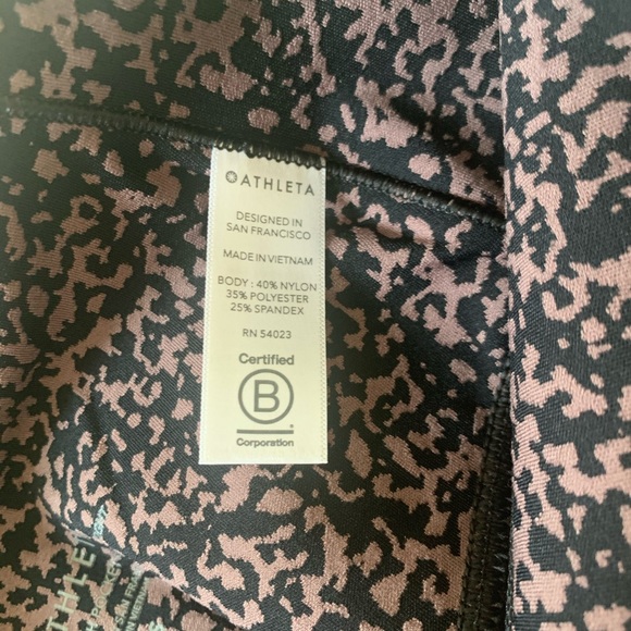 Athleta Salutation Stash Pocket II 7/8 tight - Picture 7 of 8